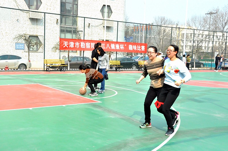 5.我院发展“三八健全杯”角逐3.19-两人三足.jpg